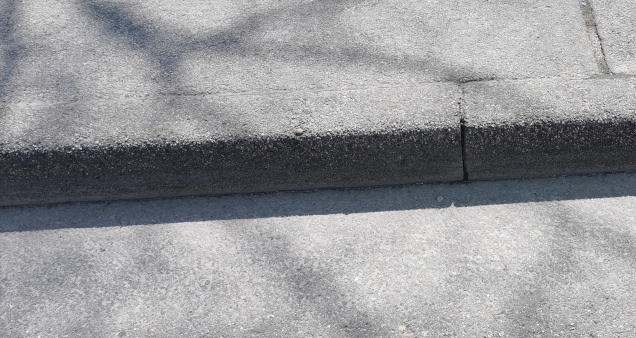 Raised kerb